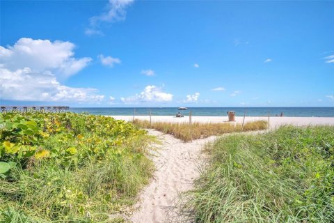 Купить кондоминиум в Санни-Айлс-Бич, Флорида 2 спальни, 163.51м2, № 2046093 - фото 3