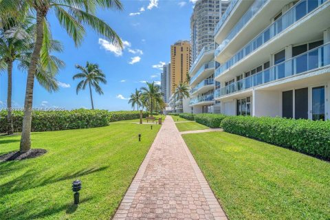 Купить кондоминиум в Санни-Айлс-Бич, Флорида 2 спальни, 163.51м2, № 2046093 - фото 7