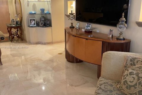 Купить кондоминиум в Санни-Айлс-Бич, Флорида 2 спальни, 163.51м2, № 2046093 - фото 17