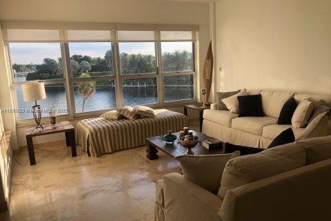 Купить кондоминиум в Бей-Харбор-Айлендс, Флорида 2 комнаты, 106.84м2, № 2005240 - фото 5