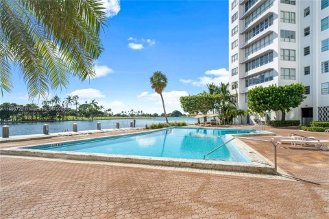 Купить кондоминиум в Бей-Харбор-Айлендс, Флорида 2 комнаты, 106.84м2, № 2005240 - фото 10