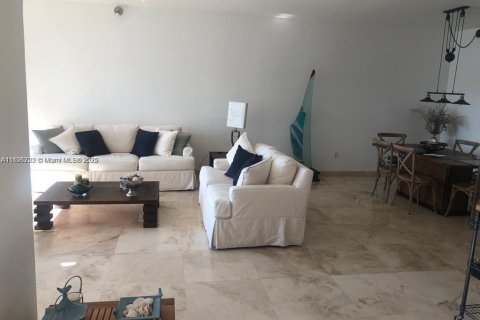 Купить кондоминиум в Бей-Харбор-Айлендс, Флорида 2 комнаты, 106.84м2, № 2005240 - фото 4