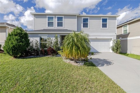 House in Winter Haven, Florida 4 bedrooms, 246.56 sq.m. № 2099269