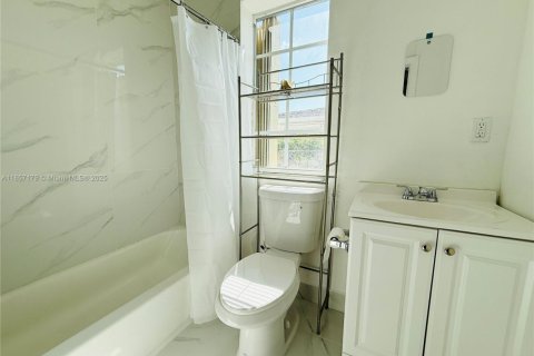 House in South Miami, Florida 3 bedrooms, 127.74 sq.m. № 1881603 - photo 20