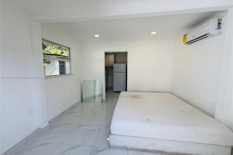House in South Miami, Florida 3 bedrooms, 127.74 sq.m. № 1881603 - photo 26