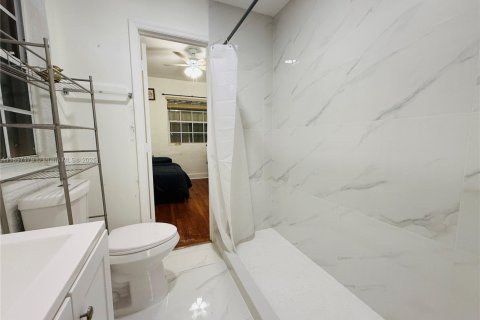 House in South Miami, Florida 3 bedrooms, 127.74 sq.m. № 1881603 - photo 8
