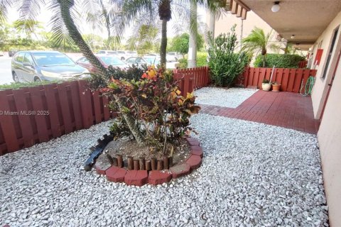 Condo in Margate, Florida, 2 bedrooms  № 1890151 - photo 2