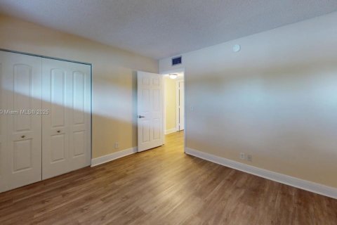 Condo in Margate, Florida, 2 bedrooms  № 1890151 - photo 11