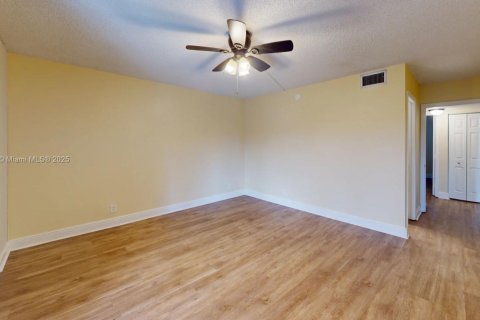 Condo in Margate, Florida, 2 bedrooms  № 1890151 - photo 14