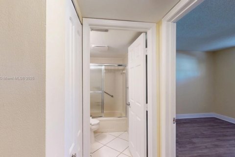 Condo in Margate, Florida, 2 bedrooms  № 1890151 - photo 17