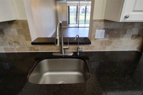 Condo in Margate, Florida, 2 bedrooms  № 1890151 - photo 19