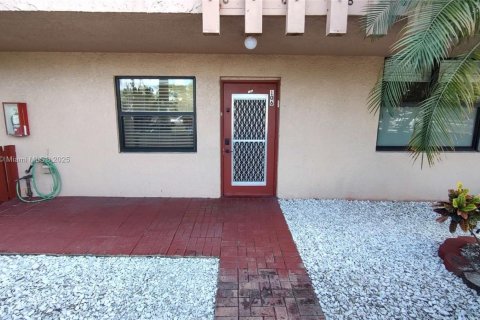 Condo in Margate, Florida, 2 bedrooms  № 1890151 - photo 1