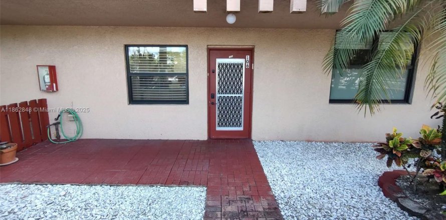 Condo in Margate, Florida, 2 bedrooms  № 1890151