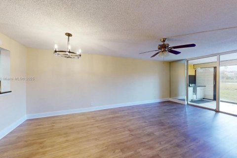 Condo in Margate, Florida, 2 bedrooms  № 1890151 - photo 8