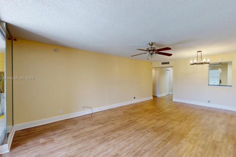 Condo in Margate, Florida, 2 bedrooms  № 1890151 - photo 13