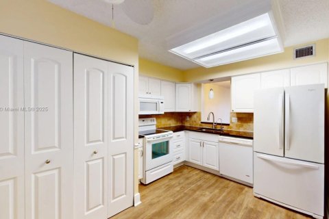 Condo in Margate, Florida, 2 bedrooms  № 1890151 - photo 7