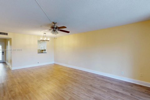 Condo in Margate, Florida, 2 bedrooms  № 1890151 - photo 10
