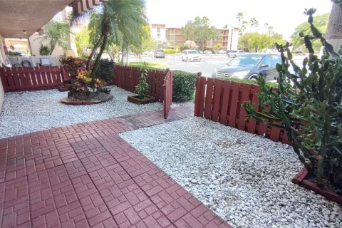 Condo in Margate, Florida, 2 bedrooms  № 1890151 - photo 3
