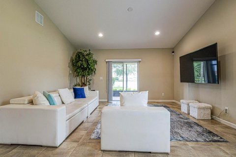 Casa en alquiler en Vero Beach, Florida, 4 dormitorios, 226.03 m2 № 2077426 - foto 7