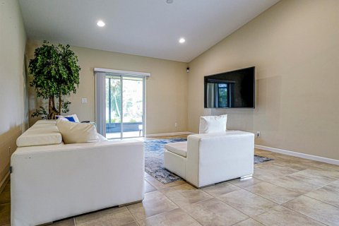 Casa en alquiler en Vero Beach, Florida, 4 dormitorios, 226.03 m2 № 2077426 - foto 8