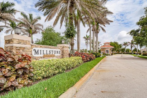 Casa en alquiler en Vero Beach, Florida, 4 dormitorios, 226.03 m2 № 2077426 - foto 2