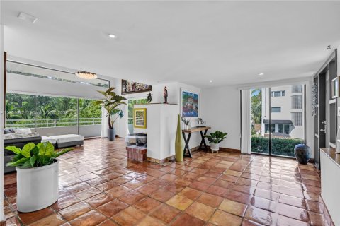 House in Miami, Florida 4 bedrooms, 422.33 sq.m. № 1958625 - photo 29