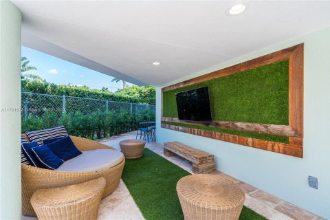 House in Miami, Florida 4 bedrooms, 422.33 sq.m. № 1958625 - photo 9