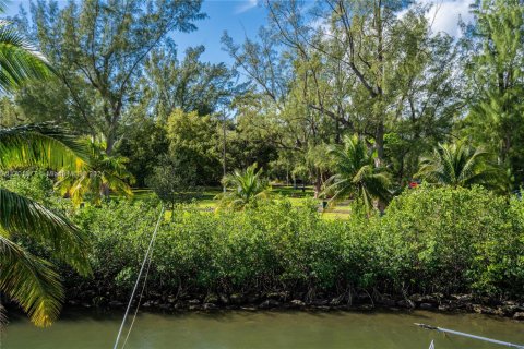 House in Miami, Florida 4 bedrooms, 422.33 sq.m. № 1958625 - photo 25