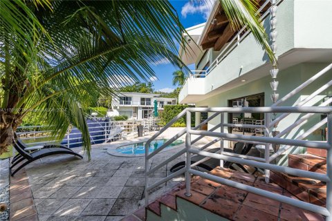 House in Miami, Florida 4 bedrooms, 422.33 sq.m. № 1958625 - photo 17