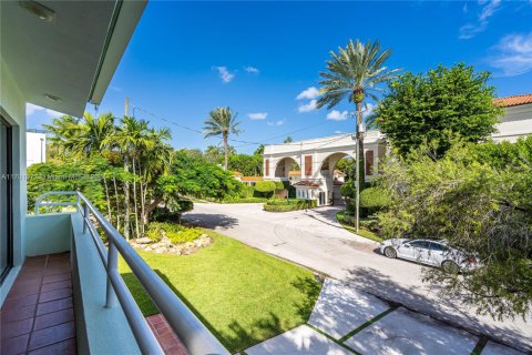 House in Miami, Florida 4 bedrooms, 422.33 sq.m. № 1958625 - photo 26