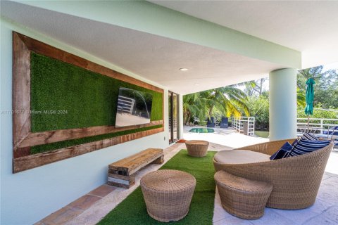 House in Miami, Florida 4 bedrooms, 422.33 sq.m. № 1958625 - photo 7