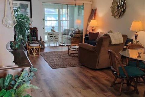 House in Clearwater, Florida 2 bedrooms, 98.48 sq.m. № 2148177 - photo 3