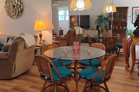 House in Clearwater, Florida 2 bedrooms, 98.48 sq.m. № 2148177 - photo 4