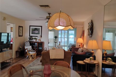 House in Clearwater, Florida 2 bedrooms, 98.48 sq.m. № 2148177 - photo 5