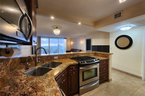Condominio en venta en Hallandale Beach, Florida, 1 dormitorio, 83.24 m2 № 2087297 - foto 6
