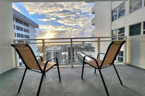 Condominio en venta en Hallandale Beach, Florida, 1 dormitorio, 83.24 m2 № 2087297 - foto 3