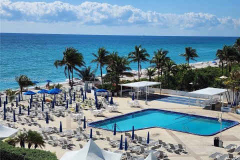 Condominio en venta en Hallandale Beach, Florida, 1 dormitorio, 83.24 m2 № 2087297 - foto 27