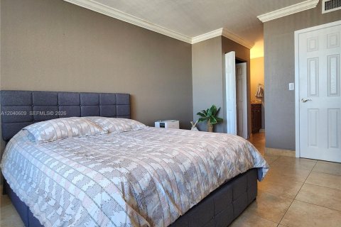 Condominio en venta en Hallandale Beach, Florida, 1 dormitorio, 83.24 m2 № 2087297 - foto 17
