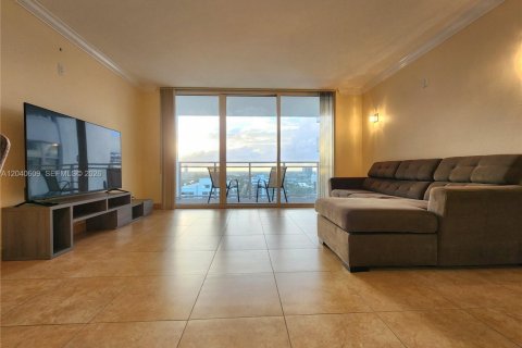 Condominio en venta en Hallandale Beach, Florida, 1 dormitorio, 83.24 m2 № 2087297 - foto 5