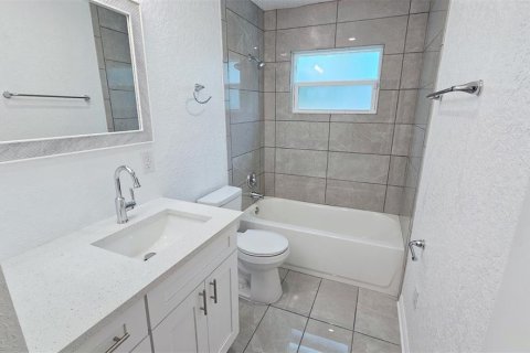 Купить виллу или дом в Ридж-Мэнор, Флорида 10 комнат, 132.57м2, № 1900339 - фото 27