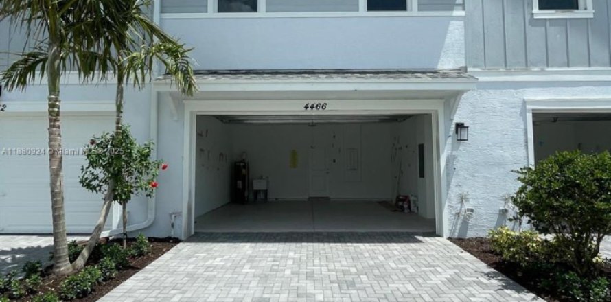 Adosado en Westlake, Florida 3 dormitorios, 142.7 m2 № 1922348