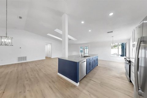 House in Bradenton, Florida 3 bedrooms, 159.42 sq.m. № 1847812 - photo 7