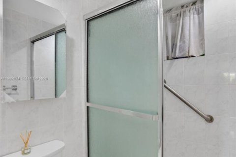 Купить кондоминиум в Майами, Флорида 1 спальня, 57.6м2, № 2049297 - фото 19