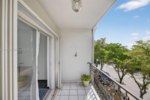 Купить кондоминиум в Майами, Флорида 1 спальня, 57.6м2, № 2049297 - фото 22