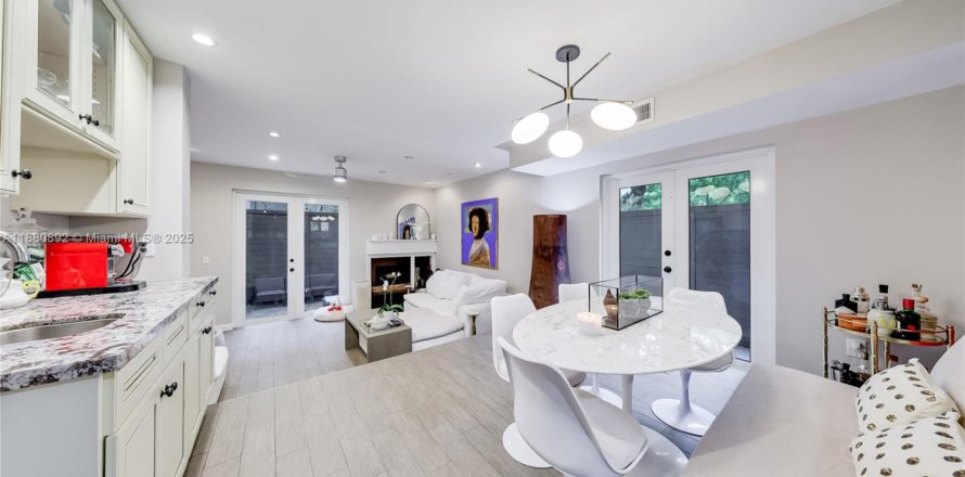 Condo in Miami, Florida, 2 bedrooms № 1924437