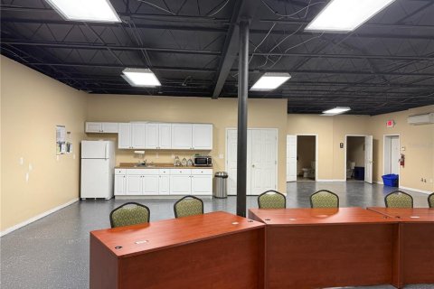 Купить коммерческую недвижимость в Лейкленд, Флорида 399.48м2, № 1788077 - фото 14