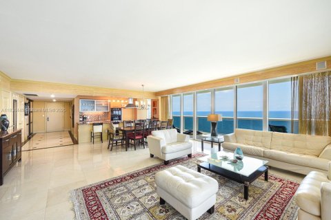 Copropriété à louer à Hallandale Beach, Floride: 3 chambres, 191.84 m2 № 1888938 - photo 5
