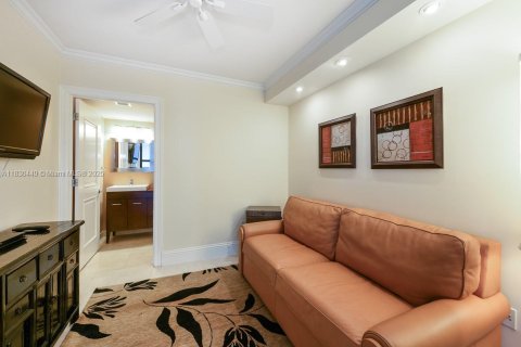 Copropriété à louer à Hallandale Beach, Floride: 3 chambres, 191.84 m2 № 1888938 - photo 18