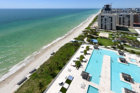 Copropriété à louer à Hallandale Beach, Floride: 3 chambres, 191.84 m2 № 1888938 - photo 25