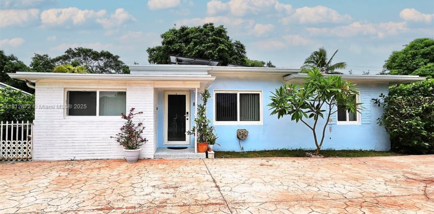 Casa en North Miami, Florida 4 dormitorios, 141.3 m2 № 1759165